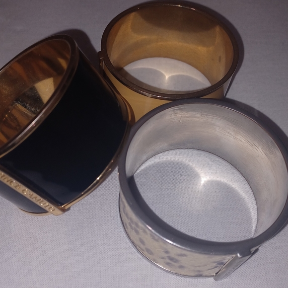 Vince Camuto Snake Print Bangle - Picture 3 of 3